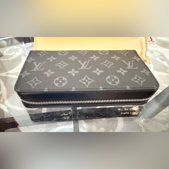 Source Unknown Black and Gray Monogram Clutch BNIB - Picture 3 of 9